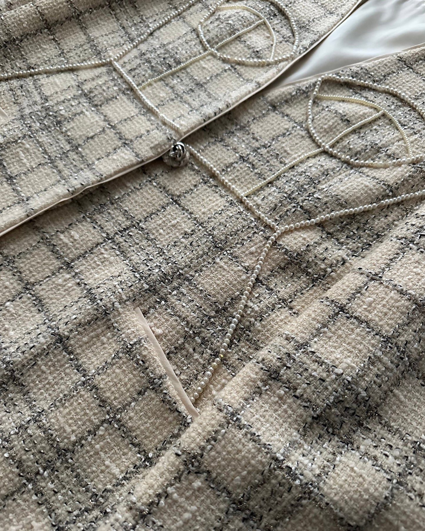 VINTAGE TWEED BLAZER WITH HAND-BEADED FULL CORSET DESIGN